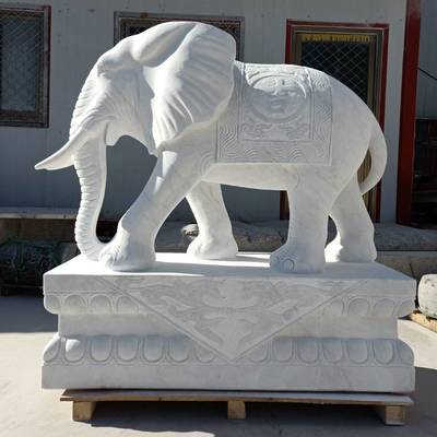 漢白玉翹鼻風水象 英翰雕塑匠心打造酒店商場景觀守護神